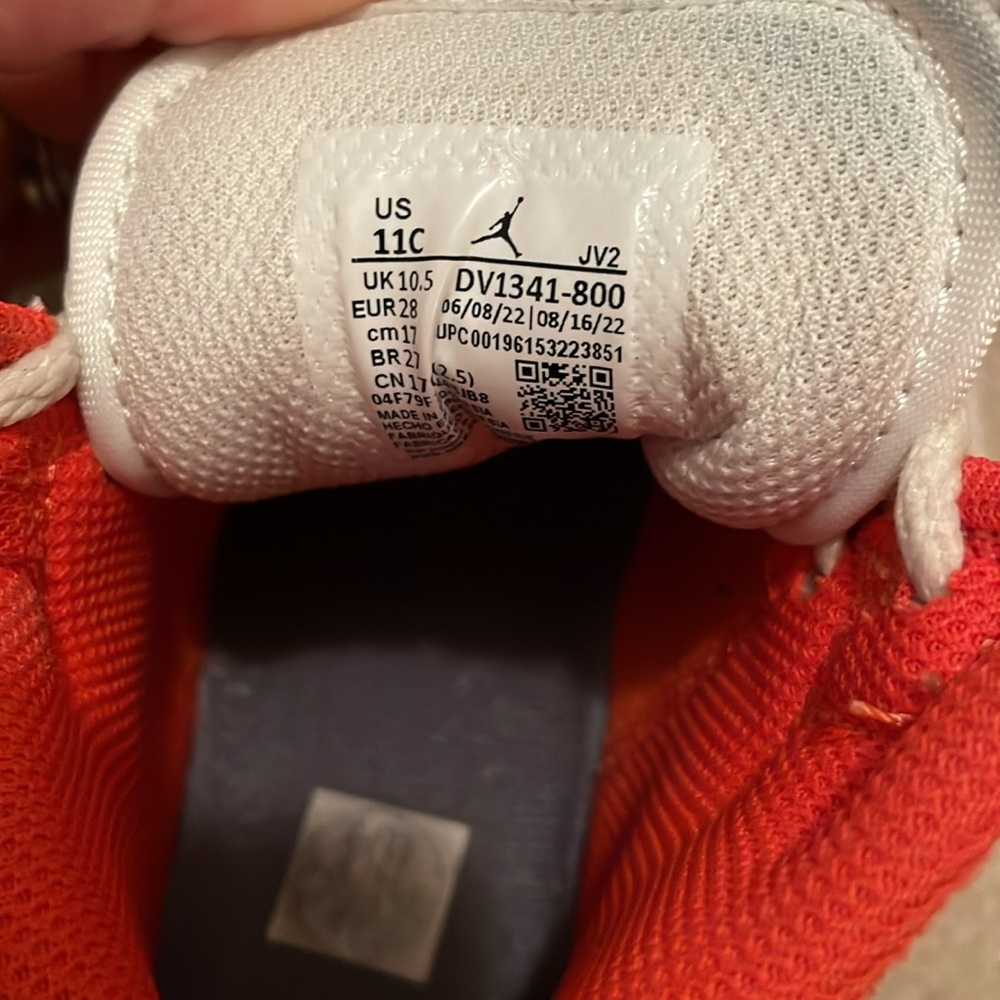 Air Jordan 1 Mids Boys size 11 - Picture 6 of 6